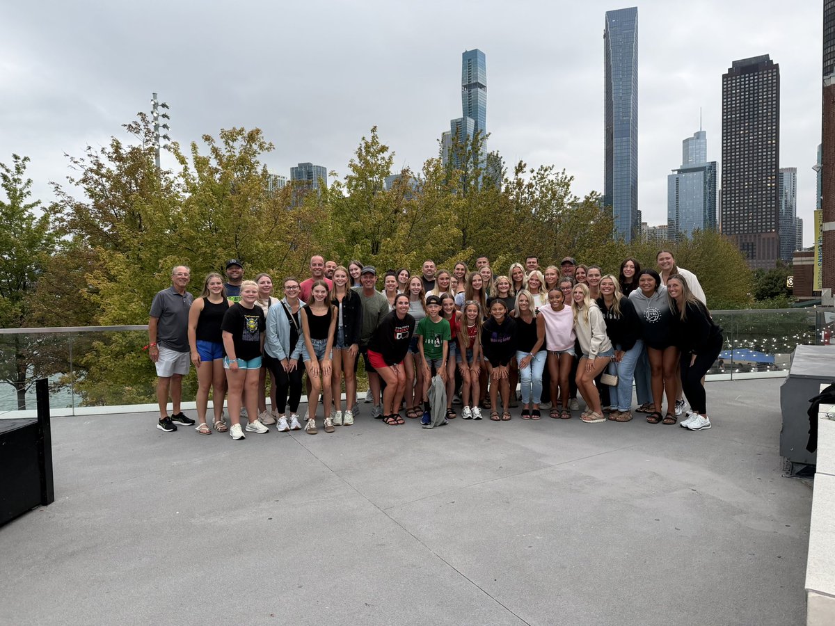 sanfordhoopsfgo's tweet photo. 1️⃣6️⃣u Girls ⚫️ takes the 🏆 in their final AAU tournament of the season at the Nike Tournament of Champions in Chicago‼️

NEXT LEVEL talent was shown this past weekend, they also were able to join 1️⃣7️⃣u ⚫️ at the pier!

#SanfordSports | #TogetherAsOne https://t.co/h7nN2WgEhT
