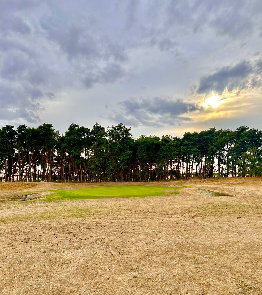 bl4nco01's tweet photo. Steady 10 holes this evening,
#golf #Hackitround https://t.co/REfDIj04j5