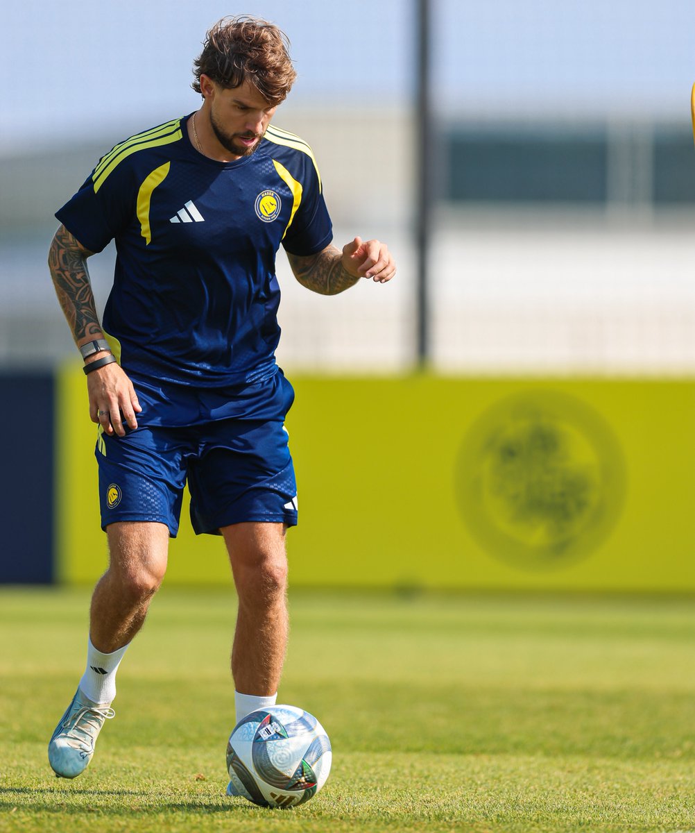 AlNassrFC_EN's tweet photo. Coach Ange led a training session for the players who did not feature in the friendly 💛 https://t.co/XNX0QnJ2I0