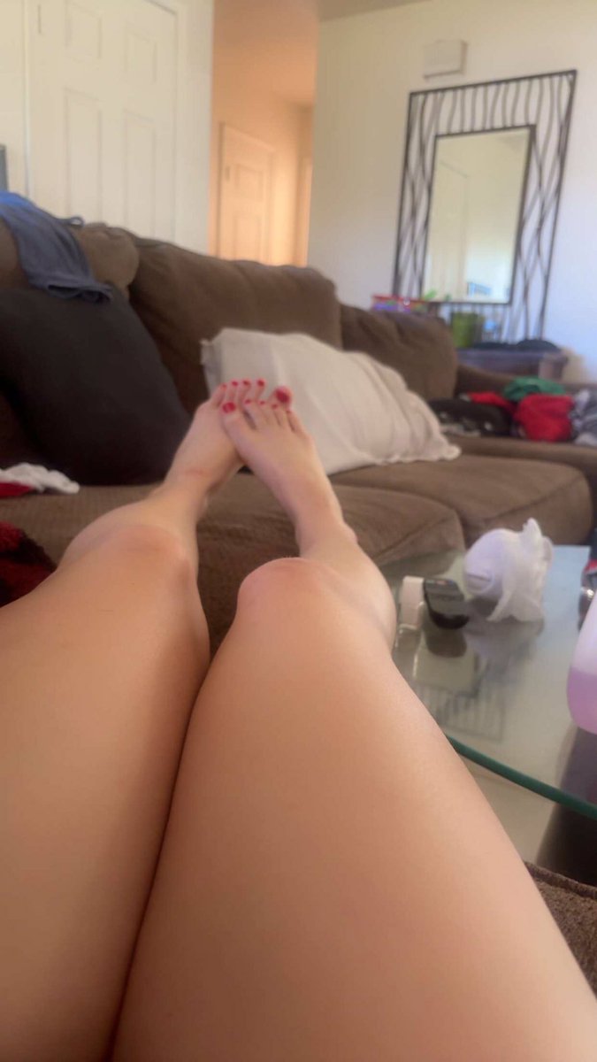amberstoesx's tweet photo. Young brat feet just what you ordered 😛🦶🏻 https://t.co/GerBqZaMN1