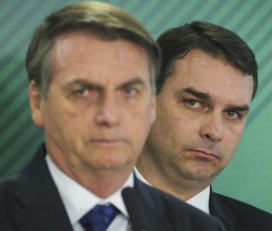 NP__Oficial's tweet photo. "Se Flávio não ganhar do Lula, seu pai nunca mais sai da cadeia e o irmão nunca mais pisa no Brasil", alerta Júlia Zanatta https://t.co/9sCwH5JJzg