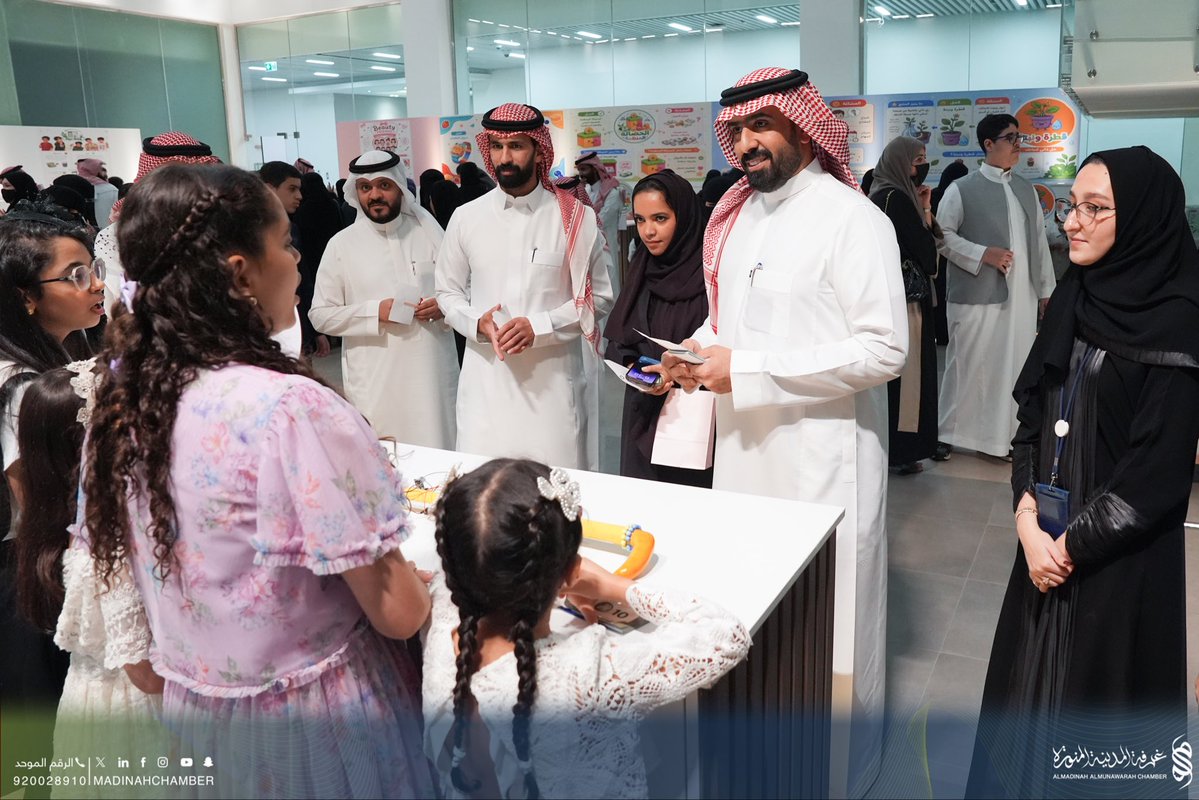 madinahchamber's tweet photo. تضمّن حفل الختام معرضاً لمنتجات المشاركين، إلى جانب عرض 13 مشروعاً ريادياً قدمه المشاركون، عكس ما اكتسبوه من مهارات في التفكير الإبداعي والعمل الجماعي، وتحويل الأفكار إلى مشاريع مبتكرة تحمل قيمة اقتصادية. https://t.co/KwCG3dSoQQ