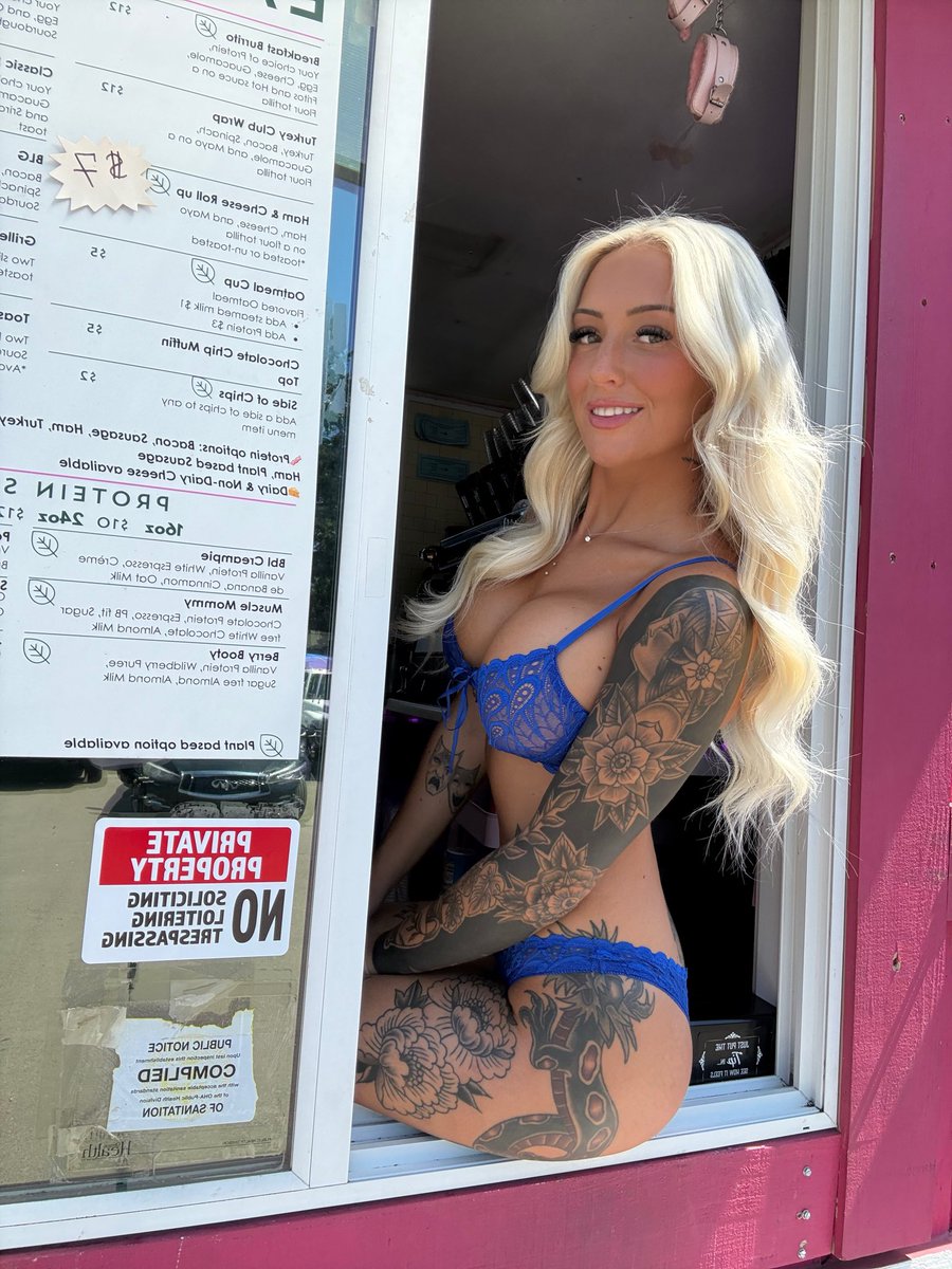baristablakee's tweet photo. At @temptations_pdx 82nd until 8pm https://t.co/xZtHpU1FO2