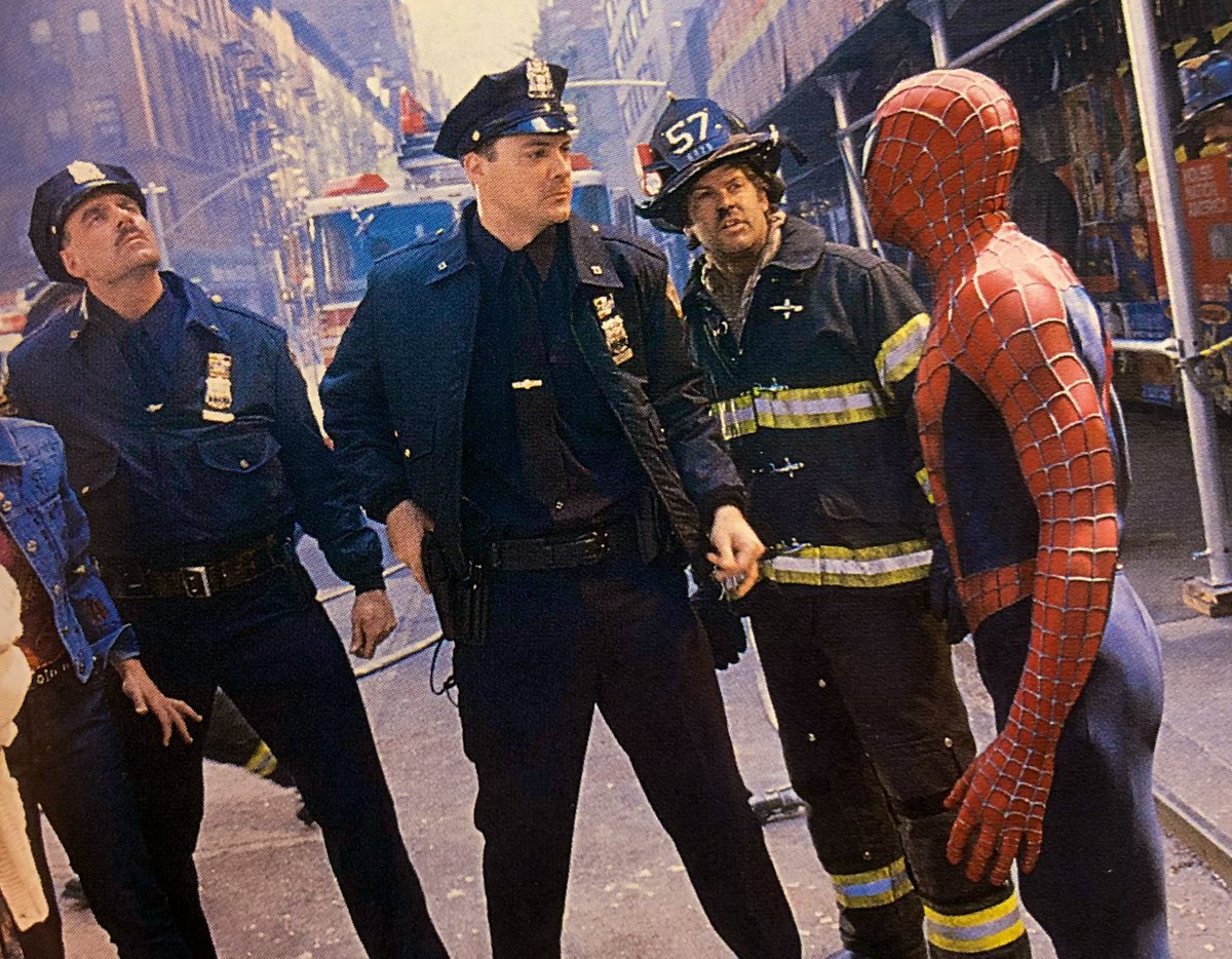 absolutepico's tweet photo. I just LOVE set photos that make spider-man look and feel real https://t.co/8NOlCNtGzM