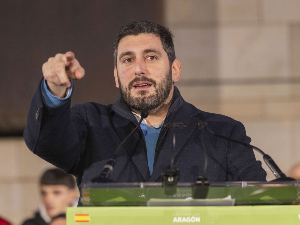 FonsiLoaiza's tweet photo. Este ultraderechista de VOX se llama Alejandro Nolasco y tiene un sueldo público 85.150€. Es el vicepresidente de Aragón con Azcón del PP. Sus primeras medidas: hacer pruebas forenses a niñas migrantes y quitar 17 euros a niños en acogida que sean migrantes. Miserable fascista. https://t.co/T9FowuGkp5