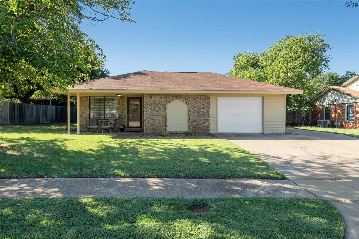 kthomasrealtor's tweet photo. 4511 LOCKWOOD DRIVE
Kelly Thomas #hirschirealtors https://t.co/NyPmp5brAp