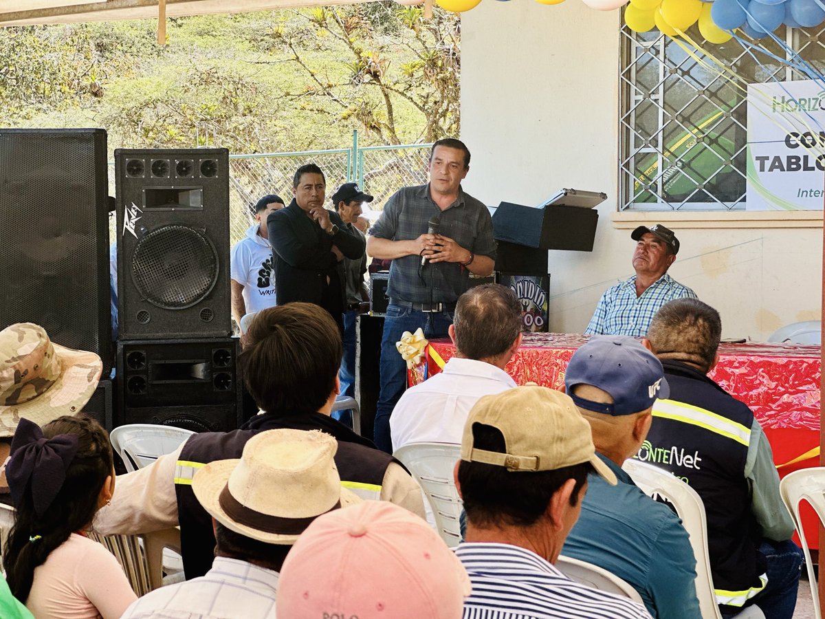 Agricultura_CZ7's tweet photo. #Loja | Fortalecemos la mecanización agroproductiva en el cantón #Calvas. 🚜
El #MAGP puso en operatividad el tractor agrícola entregado a la Comuna Tabloncillo, mediante la Solución de Mecanización Agroproductiva (SOMA), beneficiando a 137 productores.
#GobiernoDelEcuador https://t.co/uMxL9gBR9y