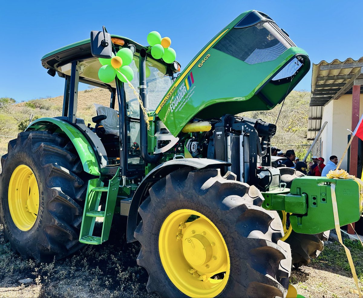 Agricultura_CZ7's tweet photo. #Loja | Fortalecemos la mecanización agroproductiva en el cantón #Calvas. 🚜
El #MAGP puso en operatividad el tractor agrícola entregado a la Comuna Tabloncillo, mediante la Solución de Mecanización Agroproductiva (SOMA), beneficiando a 137 productores.
#GobiernoDelEcuador https://t.co/uMxL9gBR9y