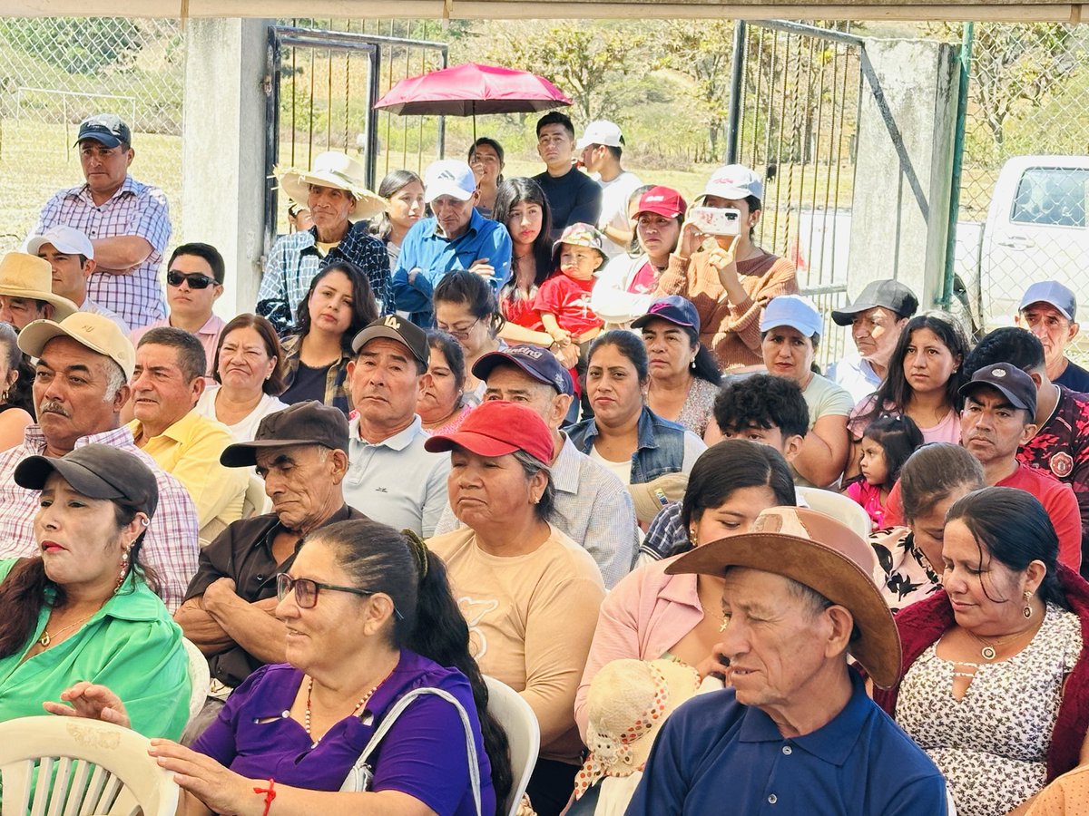 Agricultura_CZ7's tweet photo. #Loja | Fortalecemos la mecanización agroproductiva en el cantón #Calvas. 🚜
El #MAGP puso en operatividad el tractor agrícola entregado a la Comuna Tabloncillo, mediante la Solución de Mecanización Agroproductiva (SOMA), beneficiando a 137 productores.
#GobiernoDelEcuador https://t.co/uMxL9gBR9y