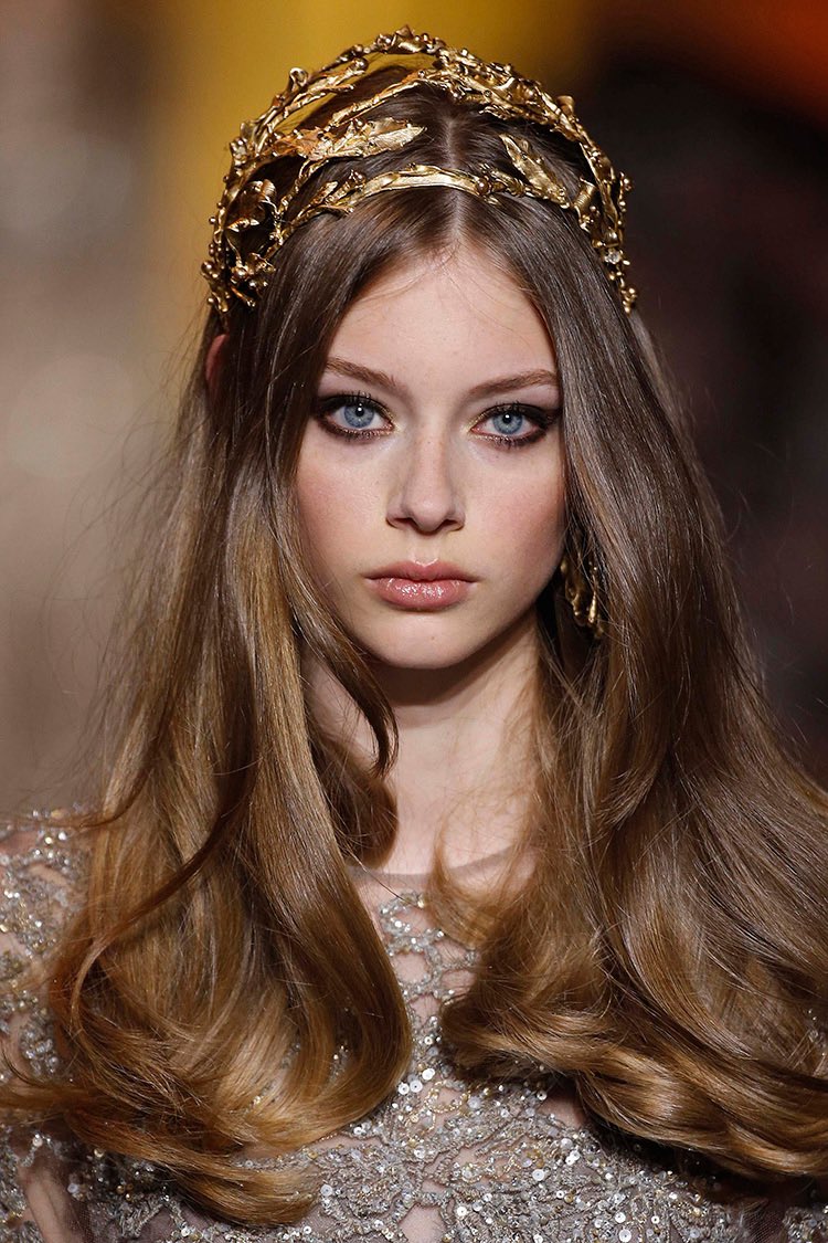 soIesque's tweet photo. Elie Saab F/W 2015 Couture #hairspo https://t.co/nw0TKEaoDY