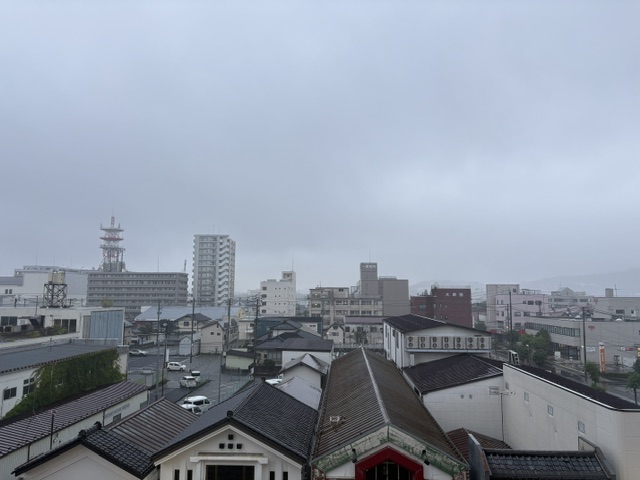 FMasmo's tweet photo. ＼#FMasmo MORNING PROGRAM／

6:45-7:30『GETKING!! Public Information』
🎙 ナビゲーター｜那須川大樹

7:30-10:00『塩竃一常GETKING!!』第3280回
🎙️パーソナリティ｜塩竃一常

おはようございます。 #cfmasmo #一関
7月29日（水）きょうの天気は ☔
予想最高気温は 29℃

🔊TODAY'S LINEUP

番組内容を一部変更し、令和8年熊本地震関連の情報を随時お伝えします。

▶️8:13‐こころの��じたく
水曜日）ゲッキン歳時記事典「季節のたしなみ」

▶️8:42‐ゲッキン音楽情報
おすすめ、話��、注目の音楽情報をチェック

▶️9:05‐ゲッキンジャーナル
新聞各紙から気になる話題をピックアップ

🔊INFO. TIMETABLE

▼ニュース
6:53>7:50>8:50>9:50
▼お天気のお知らせ
6:47>7:31>8:00>9:00
▼交通情報
6:50>7:22>7:38>7:52>8:10>8:40>9:02>9:35
▼284リポート
7:41>8:03
▼#一関市 Daily I-Style 
7:00>8:30>9:20

✉️メッセージの宛先は⬇️
🔗https://t.co/8vJl6RoJjL

🎧全国から聴けるアプリは⬇️
🔗https://t.co/yDcRsQMwBl