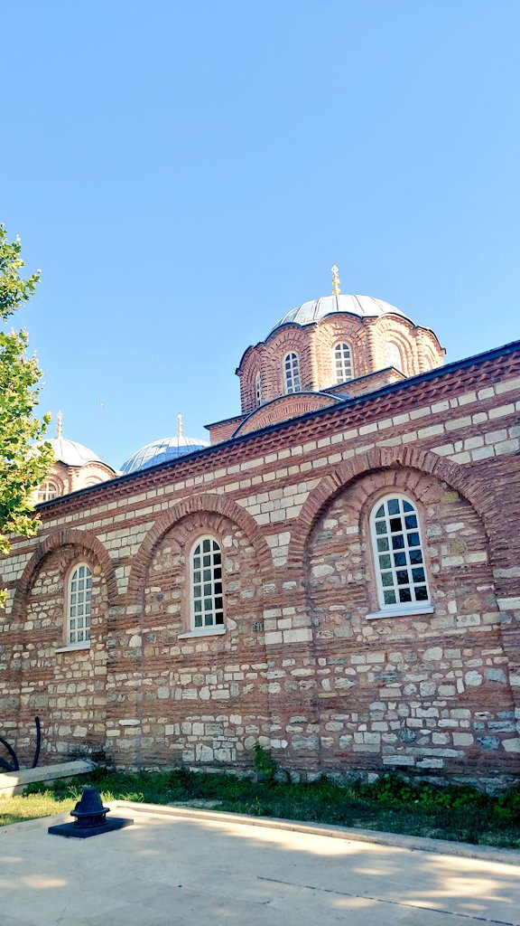 bnmoglu's tweet photo. Fethiye camii..

İçinde süs havuzu olan camileri gördüm de kova ile kuyu olanı görmedim demem artık ✨️ https://t.co/PpR6kPEPXL