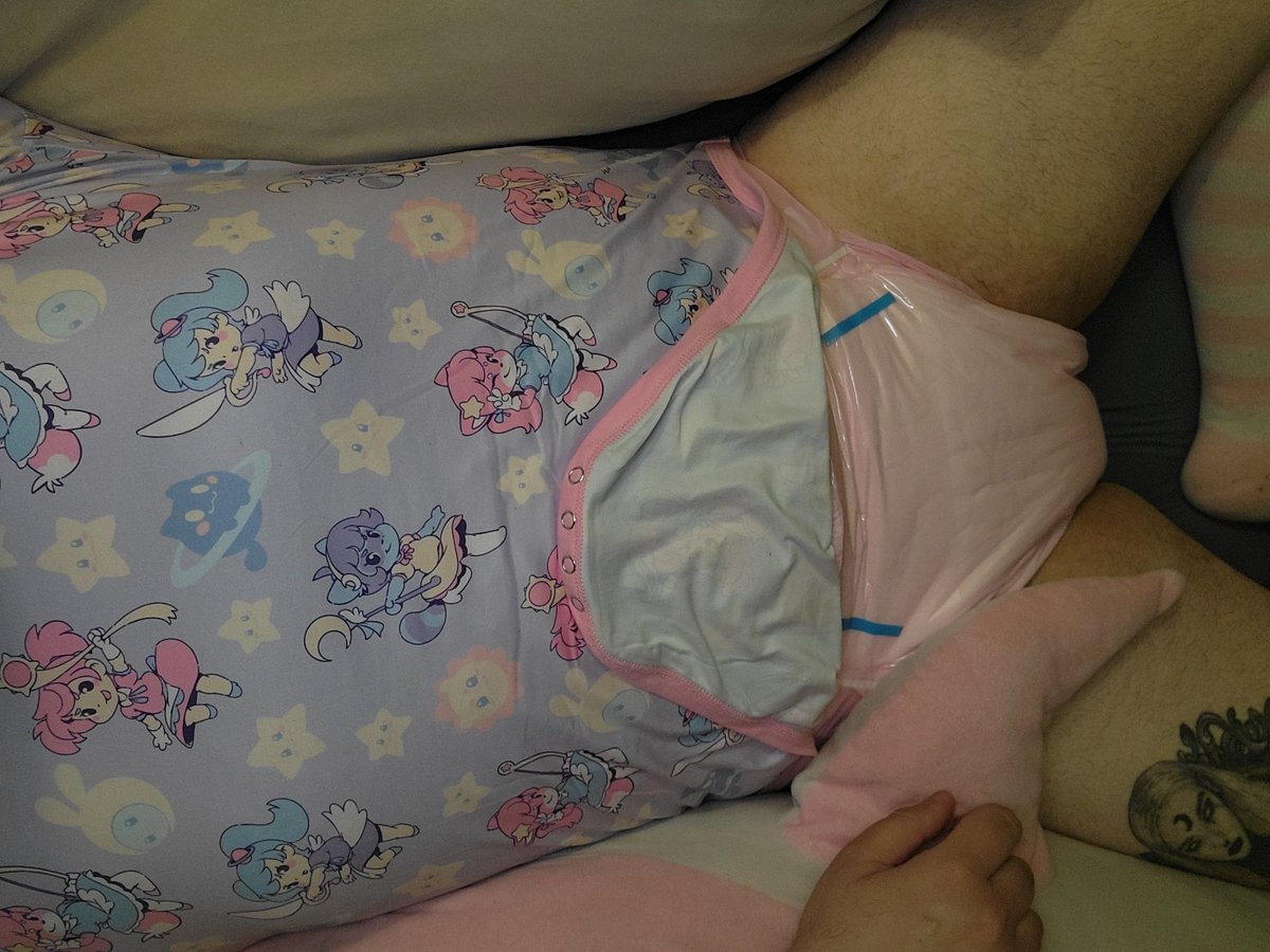 JadeMischievous's tweet photo. Even tho I just put it on, this is already my new favorite onesie by far 🥹

(tell me im cute or ill cry) https://t.co/MLPrKOokIg