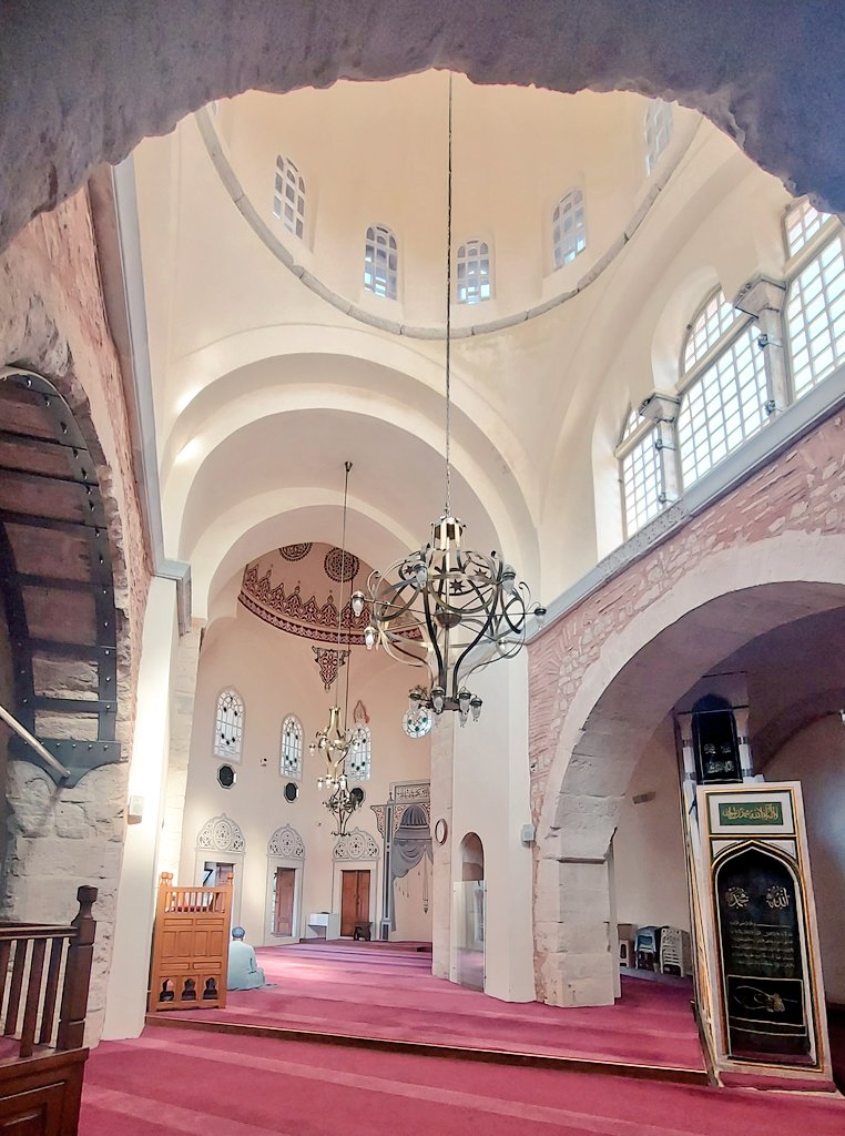 bnmoglu's tweet photo. Fethiye camii..

İçinde süs havuzu olan camileri gördüm de kova ile kuyu olanı görmedim demem artık ✨️ https://t.co/PpR6kPEPXL