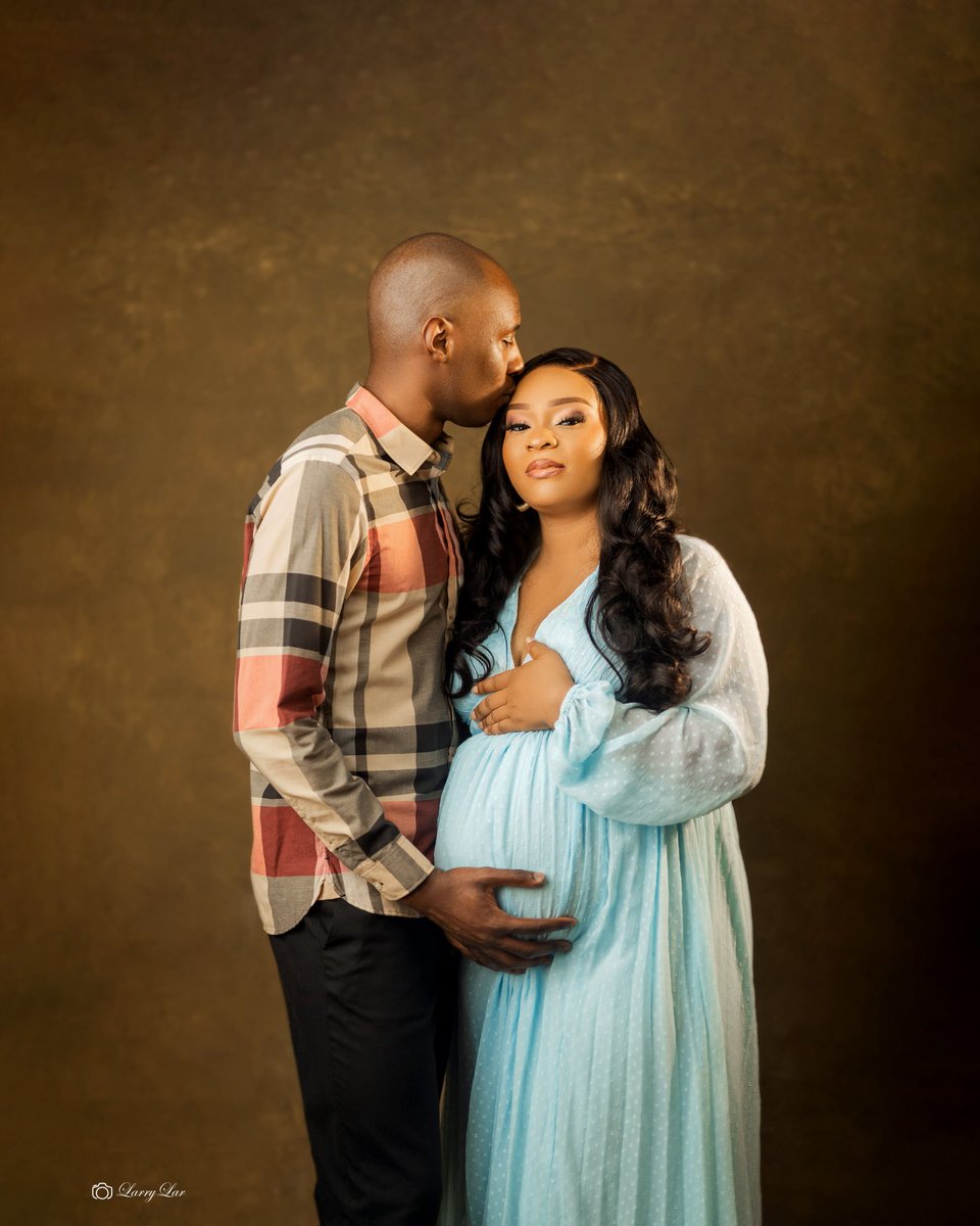 NantimLar's tweet photo. I TOOK THIS MATERNITY SHOOT OF MRS JULIETS 😍❤️❤️

#explore #explorepage #nigeria #maternity #photoshoot #photo #love https://t.co/bgzVYExDtw