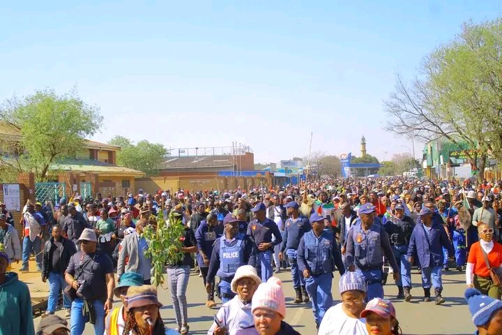 PhakelaMthakath's tweet photo. Thank you very much to the Palmridge community ❤️👏🏾🇿🇦 https://t.co/Wc8laon9l7