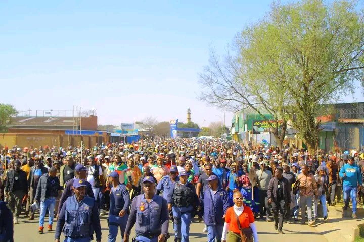 PhakelaMthakath's tweet photo. Thank you very much to the Palmridge community ❤️👏🏾🇿🇦 https://t.co/Wc8laon9l7
