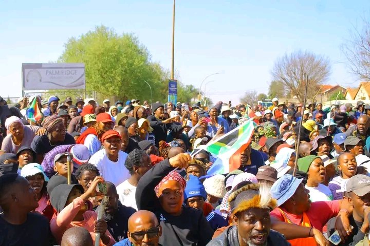 PhakelaMthakath's tweet photo. Thank you very much to the Palmridge community ❤️👏🏾🇿🇦 https://t.co/Wc8laon9l7