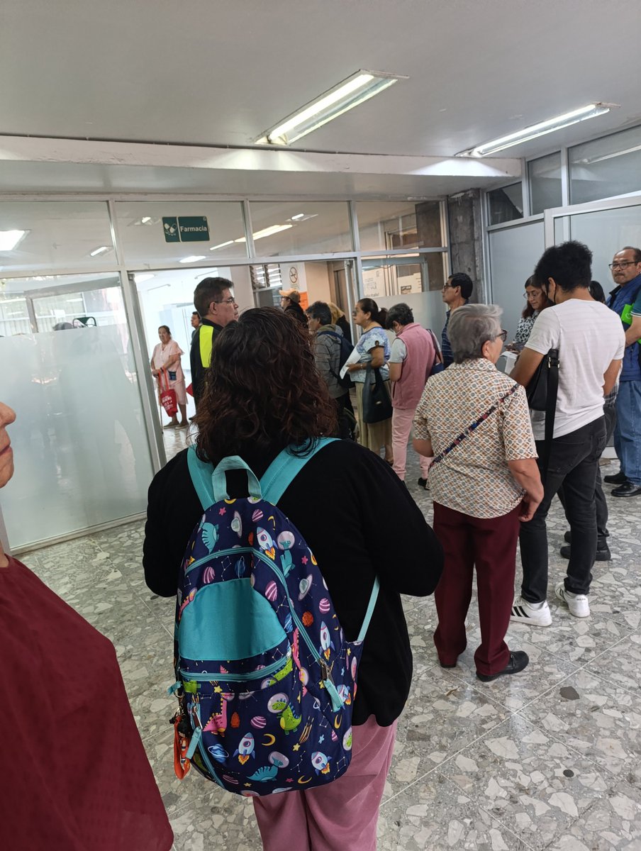 JALBERTO8619's tweet photo. @Tu_IMSS no hay nadie en farmacia en la clínica 13 Azcapotzalco,llevamos bastante desde hace 30 min... Nos puedes apoyar https://t.co/vc2x9Fns2V