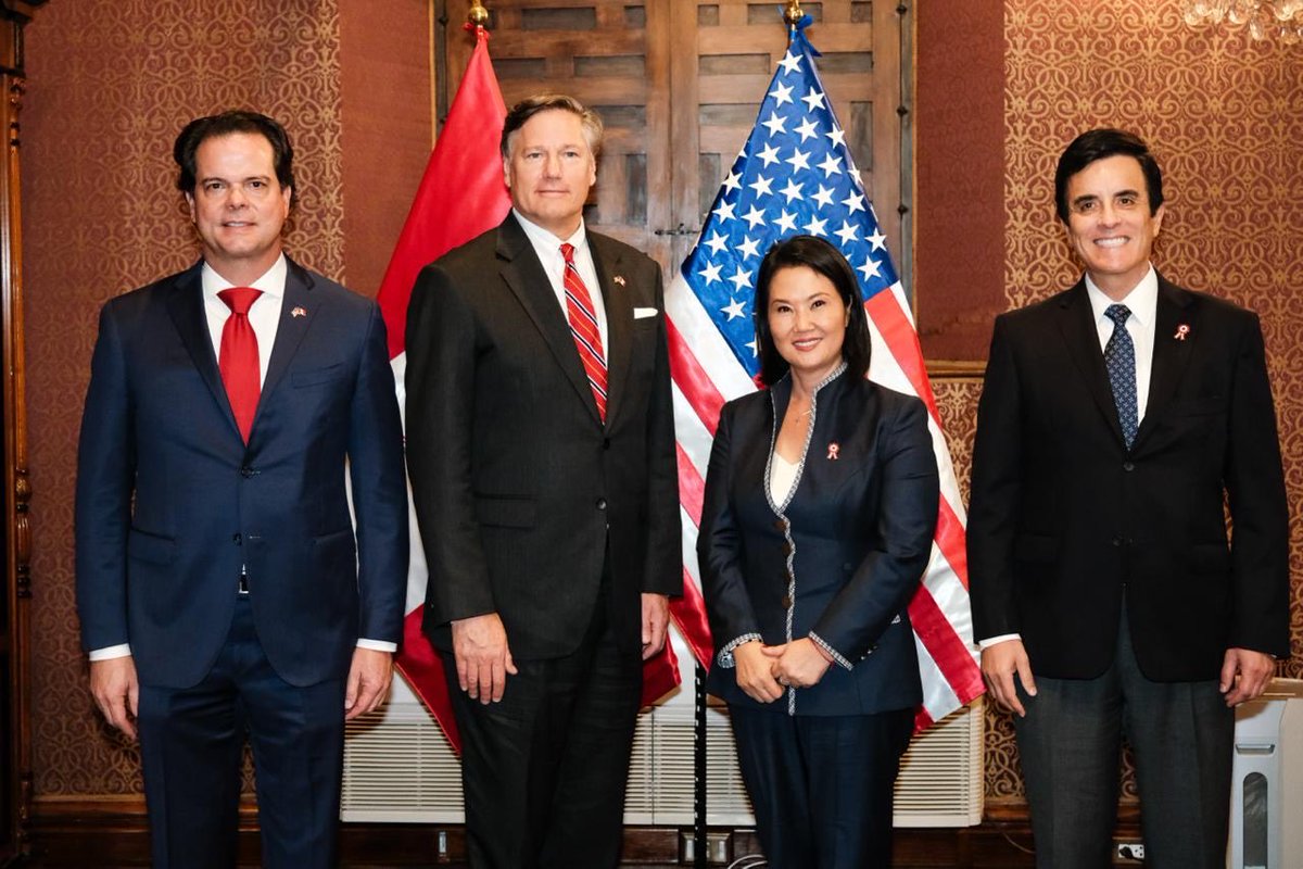USAmbPeru's tweet photo. Es de países hermanos celebrar los nuevos comienzos juntos🇺🇸🇵🇪 Hoy Estados Unidos estuvo presente en la toma de mando de la presidenta @KeikoFujimori. Seguiremos trabajando junto al Perú por un hemisferio más seguro, fuerte y próspero.

@presidenciaperu https://t.co/LEI5CcikGi