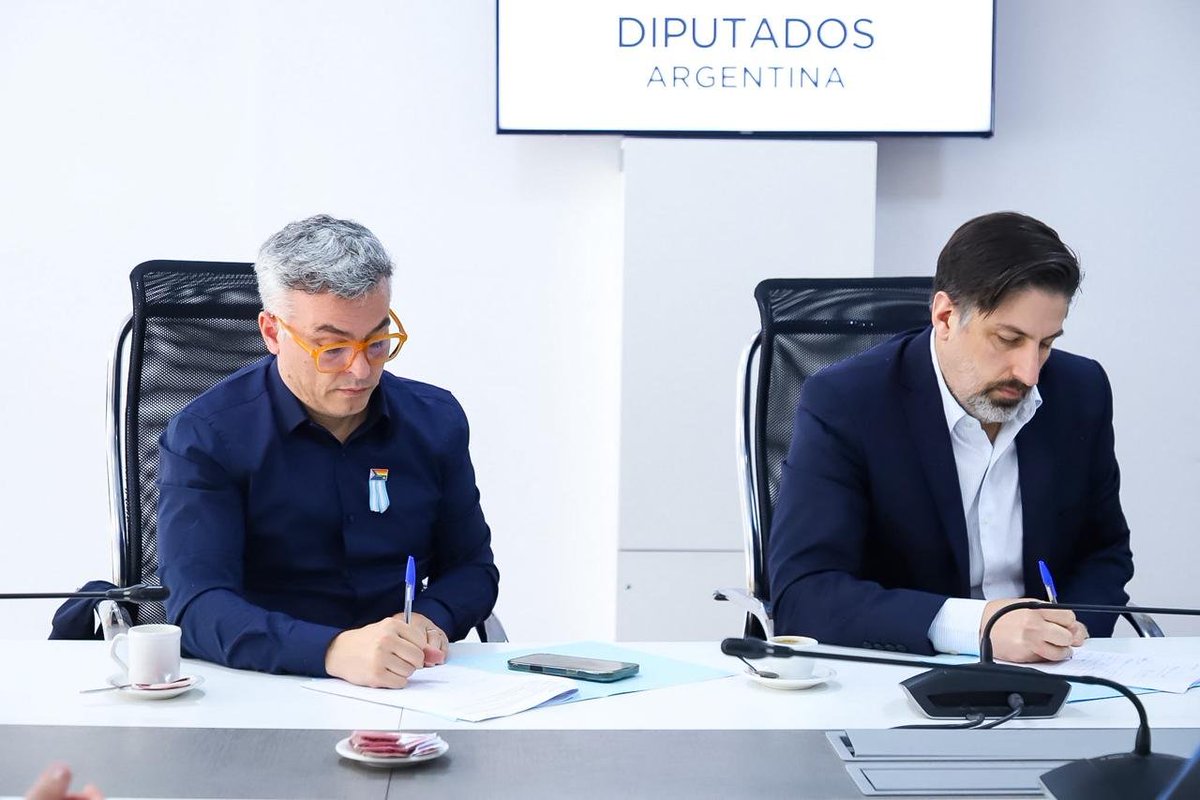 EstebanPaulon's tweet photo. Hoy acompañé la presentación del proyecto de ley para fortalecer la #AlertaSofía, una herramienta clave para actuar con rapidez ante la desaparición de niñas, niños y adolescentes.

Cada minuto cuenta. Mejorar la coordinación y la respuesta del Estado salva vidas. 🚨💙 https://t.co/iBTheNN6SR