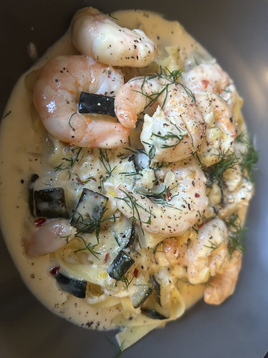 SysAdLee's tweet photo. Just a small selector of some amazing meals my @Emjay1812 has made for us this last week.  Tonight we’ve had chicken, chorizo &amp; orzo in creamy Parmesan &amp; garlic sauce, steak with salad &amp; homemade potato salad and fresh tagliatelle with chilli &amp; lime jumbo king prawns https://t.co/wldfjPim0H