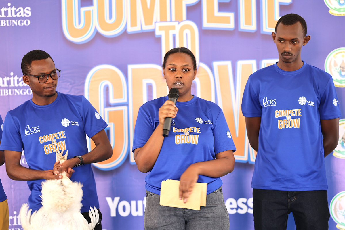 KayonzaDistrict's tweet photo. Uyu munsi, ku bufatanye bw’Akarere, @CaritasRwanda na @CrsRwanda , hahembwe amatsinda 10 y’urubyiruko yahize andi mu kugaragaza imishinga myiza itanga icyizere, hagamijwe kuyongerera ubushobozi bwo kwagura ibikorwa byayo, kwihangira imirimo no kugira uruhare mu iterambere. https://t.co/YNOkO64WRS