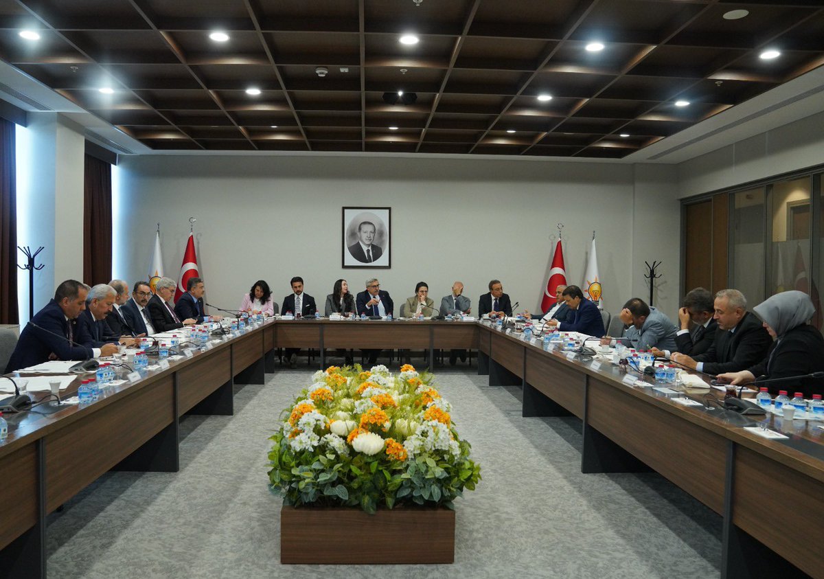 OmerOBDebgici's tweet photo. 📍AK Parti Genel Merkezi

Kültür ve Sanat Politikalarından Sorumlu Genel Başkan Yardımcımız, Hatay Milletvekilimiz Sayın Hüseyin Yayman’ın başkanlığında, Akdeniz Bölgesi milletvekillerimizle Genel Merkezimizde bir araya geldik.

Bölgemize yönelik çalışmalarımızı, kültür ve sanat alanındaki hedeflerimizi değerlendirerek istişarelerde bulunduk.