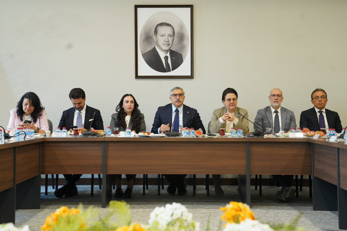 OmerOBDebgici's tweet photo. 📍AK Parti Genel Merkezi

Kültür ve Sanat Politikalarından Sorumlu Genel Başkan Yardımcımız, Hatay Milletvekilimiz Sayın Hüseyin Yayman’ın başkanlığında, Akdeniz Bölgesi milletvekillerimizle Genel Merkezimizde bir araya geldik.

Bölgemize yönelik çalışmalarımızı, kültür ve sanat alanındaki hedeflerimizi değerlendirerek istişarelerde bulunduk.