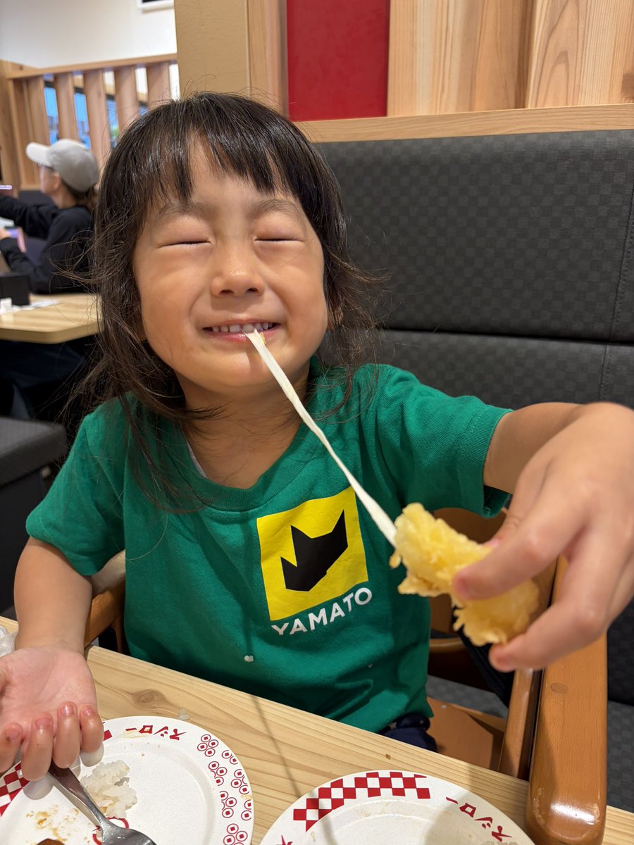 macobanana's tweet photo. ママ！チーズびよーんてなるから写真撮って！の弟と夏休み満喫長男。
パパ不在の日は外食に限る！
アニキが学童で青春してて
聞いてるだけで楽しいママでした🤭 https://t.co/MJzklUqf01