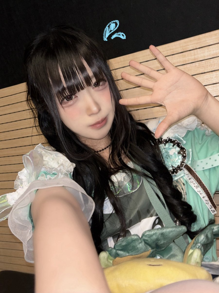 tt_3itsu's tweet photo. 260728 『LIVE in SETi vol.89』

오랜만에 세티에서 라이브를 해씀니다
반묶음도 오랜만에! 했어요 (사진에는 잘 안보이네!!!..)

오늘은 무대를 하는데 마이크 소리가 엄청 크게 들려서! (무대에서만 그렇게 들렷을라나! 플로어에서는 우케 들렸는지 모르겠네요…) 노래를 열심히 열심히 불렀어요 ᵔ ⩊ ᵔ

나오자마자 너무 덥고 습해서 ~
날이 안조으네 생각햇는데 다들 이런 날씨에도 만나러 와주셔서 정말 감사합니다 🥺
무대에서도 대화하면서도 많은 힘을 얻어가���요 항상! 앞으로도 파이팅 할게요 🫰🏻

다음 라이브는 7/31 메타페스!
이 날 라이브 이후에는 8/9 이키 생탄에서 만날 수 있다 . . 😭

(사진을 다 끝나고 찍어서 엄청나게 ��질해요.. 킁)