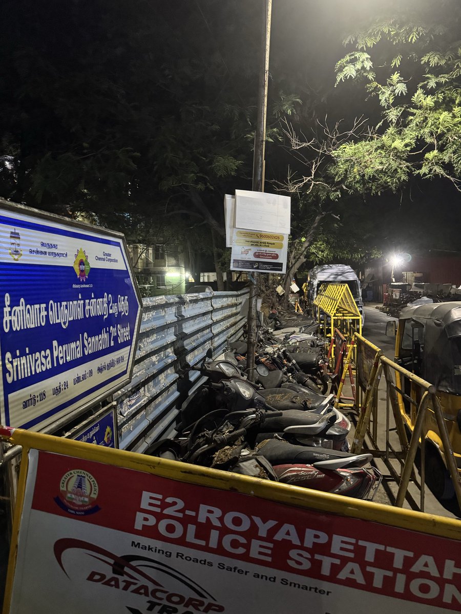 jsadvocate55's tweet photo. @rashtrapatibhvn @PMOIndia @CMOTamilnadu @tnpoliceoffl @chennaipolice_ @ChennaiTraffic @chennaicorp @Chief_Secy_TN opp to Gopalapuram play ground Chennai 86. platform encroached by E2 royapettah police. Repeated compliant no action. It’s a school zone need platform to talk. https://t.co/CGAHPW6Gct