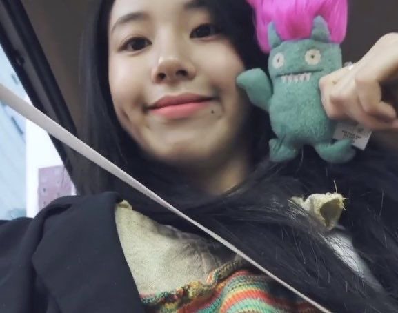 PISCESGRLY's tweet photo. chaengie and her ugly dolls <3 https://t.co/l6kdSbNrvG