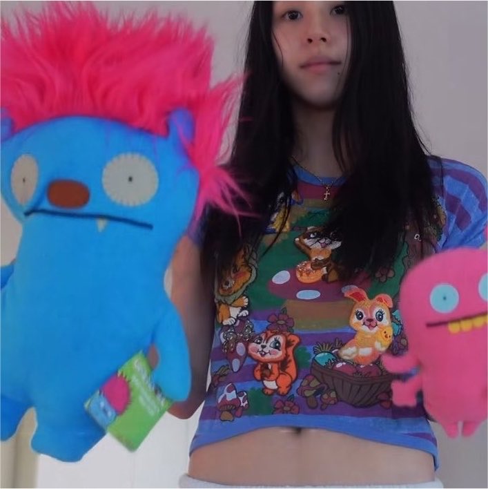 PISCESGRLY's tweet photo. chaengie and her ugly dolls <3 https://t.co/l6kdSbNrvG