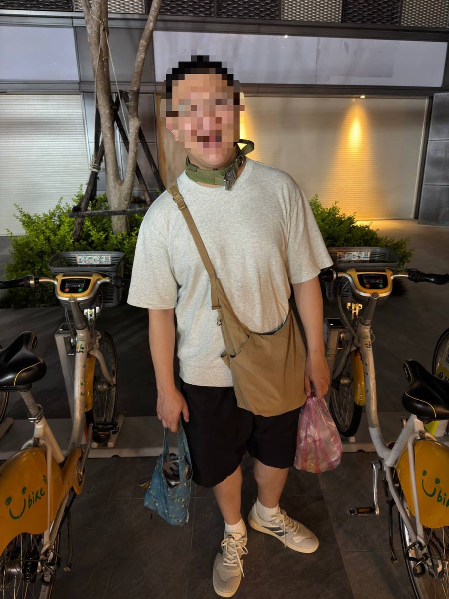morigari0303's tweet photo. 今天跟主人出去玩！
許了願要逛夜市，還說��戴著項圈逛夜市>\\\<
今天還蹭了很多的主人！！！
謝謝主人嗷！今天的小森是全世界最幸福的狗！ https://t.co/pkGwtXlrtq