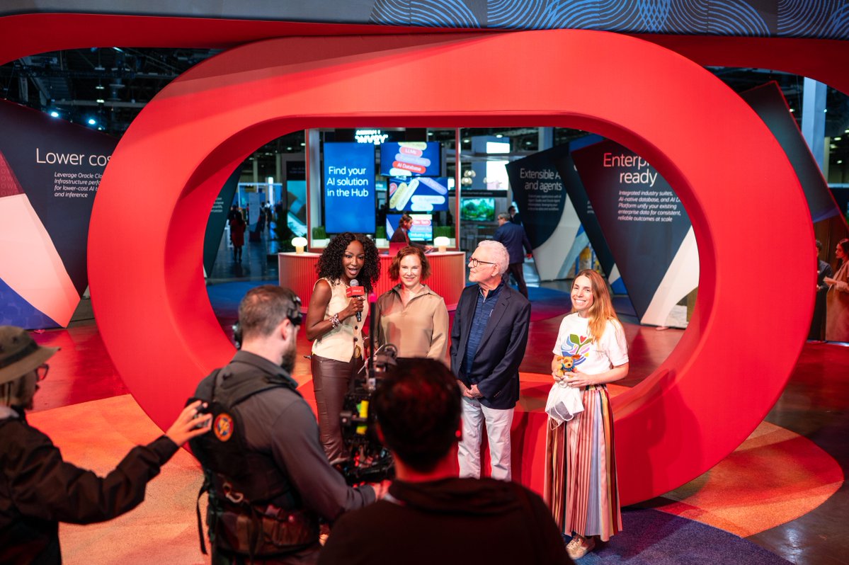 Oracle's tweet photo. The AI World Hub is your one-stop shop to see demos, meet experts, catch live programming, and take part in hands-on experiences. Join us at #AIWorld from October 25-28! https://t.co/bdd60uMxMZ https://t.co/uVd85Kzk6Y