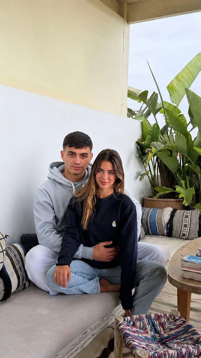 LunaYldz's tweet photo. Hoje o dia é dele! 
Dia do homem que me apaixonei na minha adolescência e que mudou a minha vida, mesmo longe eu sentia ele perto e isso me fazia ficar feliz.
Sei que ele sempre vai estar la para mim como eu para ele, nos momentos bons e nos piores, nos choros e nas risada 🤍 https://t.co/u6cpwAUfos