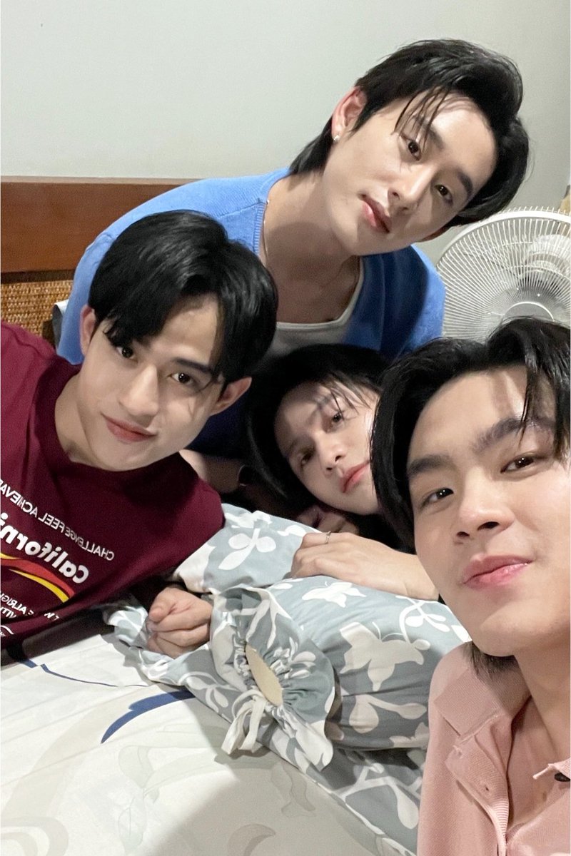 monchermine's tweet photo. ใครถูกใจเฟรมรวม4คนสุดน่าร้าก มาส่งฟู้ดซัพให้คินกันได้น้า รับสมัครปิ่นโตจำนวนมาก! คินกินเก่ง&amp;กินได้ทุกอย่างเลยคับ 😋🍒

#YouManiacSeriesQ26 #kinthanachai https://t.co/z2L0MXIl7x