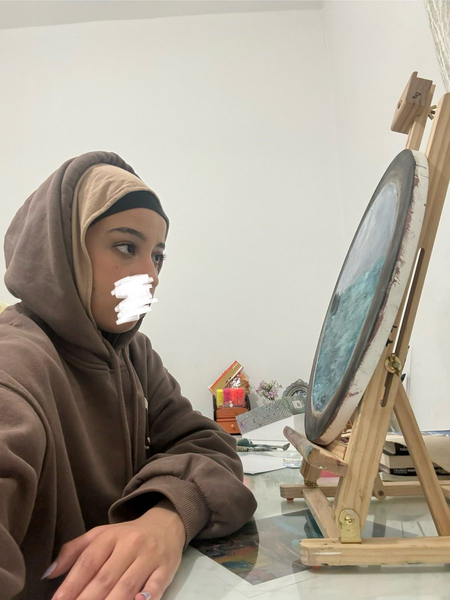 oumipalette's tweet photo. Sorry Al, i painted these with my own hands https://t.co/KN0K0H0lnU