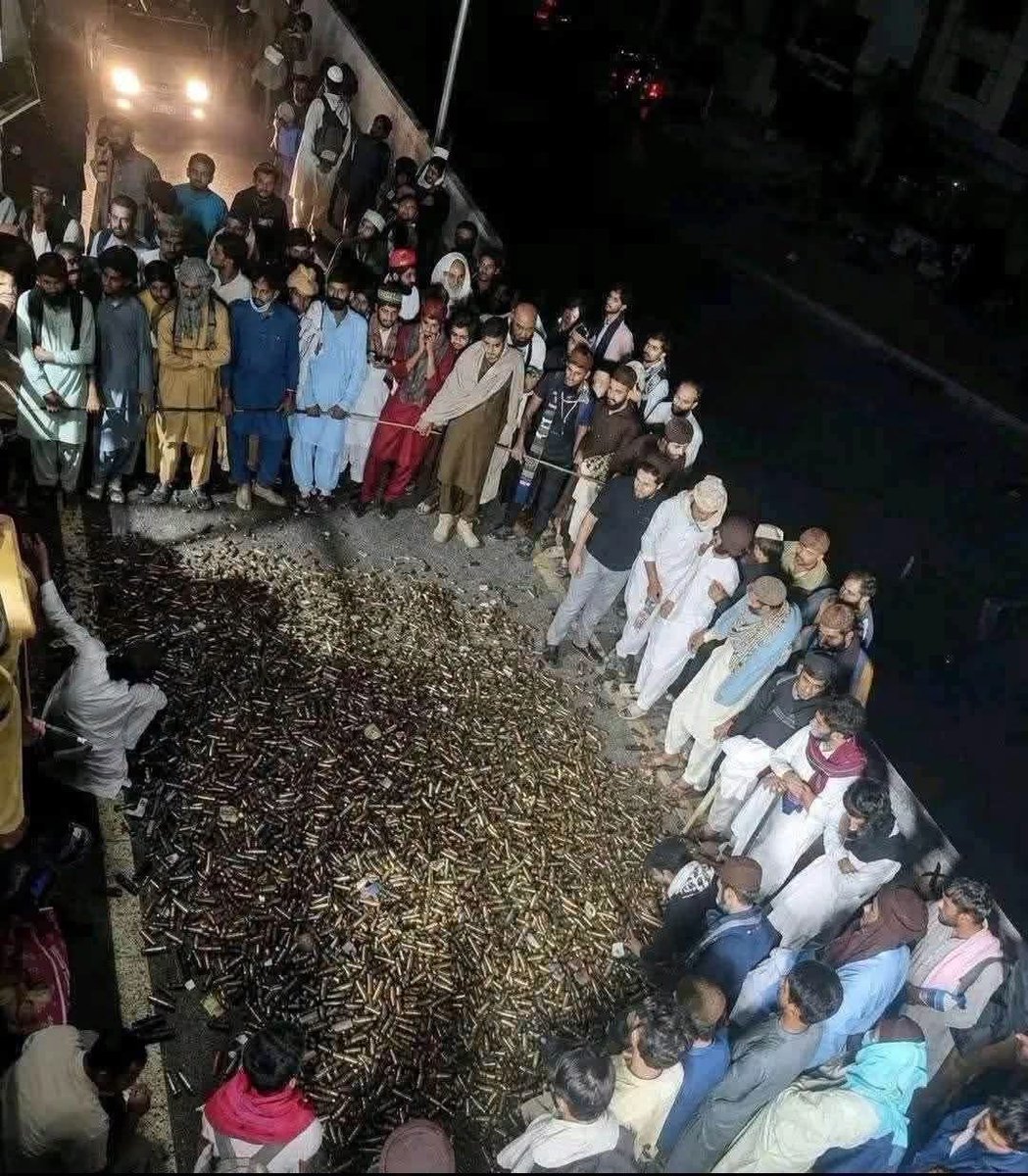 s_k0345's tweet photo. Aleema Khan's courage is a source of hope for everyone who believes in justice.
#مزاحمت_کی_نشان_علیمہ_خان @TeamYoungstr https://t.co/3nUHNjAYIP