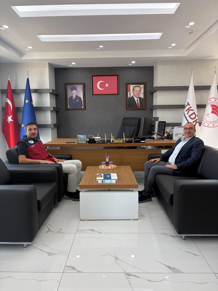 TkdkDenizli's tweet photo. Karayolları 27.Şube Şefi Sn. Mehmet Devrik, İl Koordinatörlüğümüzü ziyaret etti. 

Gerçekleştirilen ziyarette kurumlarımız arasında yürütülebilecek iş birliği alanları hakkında görüş alışverişinde bulunuldu.

Nazik ziyaretlerinden dolayı Sn. Mehmet Devrik’e teşekkür ederiz. https://t.co/wmS22SNs6J