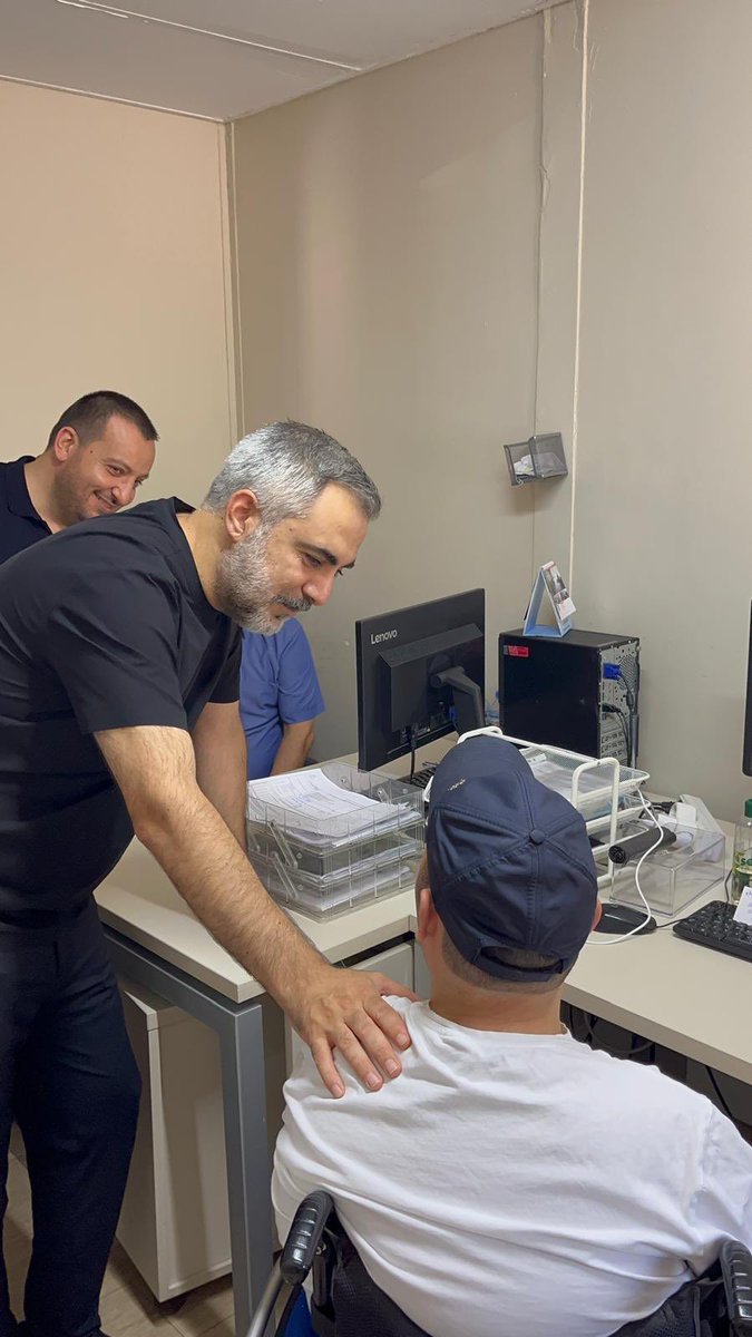 burakcifci34's tweet photo. Ataşehir’imizde bulunan Sağlık Bakanlığımızı bağlı Sağlıklı Hayat Merkezimizi ziyaret ederek yürütülen çalışmalar ve sunulan hizmetler hakkında bilgi aldık. Vatandaşlarımızın sağlığına yönelik özverili çalışmalarından dolayı tüm sağlık çalışanlarımıza teşekkür ediyor, çalışmalarında başarılar diliyoruz.

Sağlık Bakanlığımız tarafından hayata geçirilen Sağlıklı Hayat Merkezleri, koruyucu sağlık hizmetlerinin güçlendirilmesi, vatandaşlarımızın sağlıklı yaşam konusunda bilinçlendirilmesi ve yaşam kalitesinin artırılması adına önemli bir hizmet sunmaktadır.

Sağlıklı bireyler, sağlıklı toplumlar ve daha güçlü bir Türkiye için hep birlikte çalışmaya devam ediyoruz.

@atasehirakparti 
@abdullahozdemir