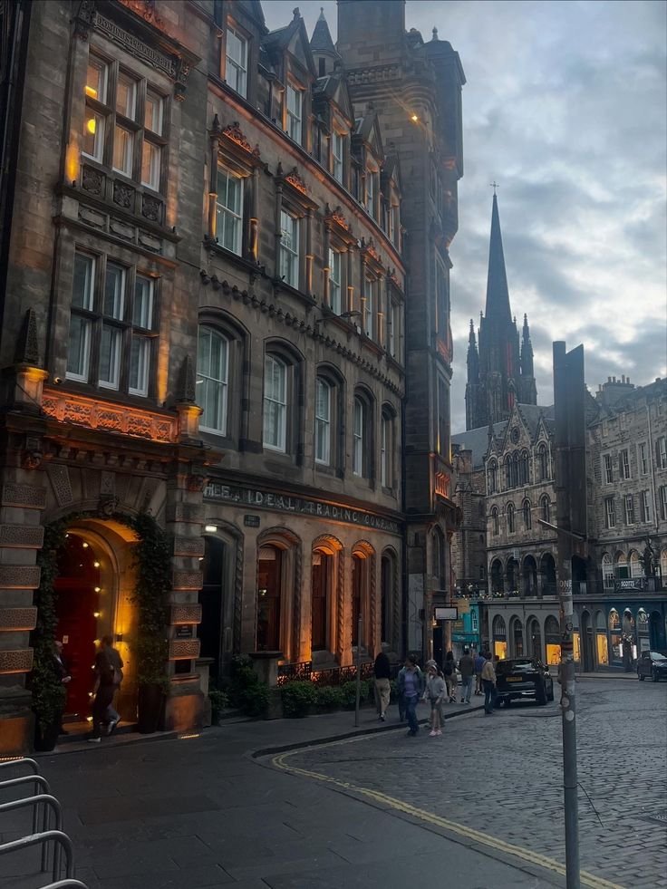 nvrevre's tweet photo. time with my husband in edinburgh i'm totally in love with the atmosphere here https://t.co/IGZ4L7DUS9