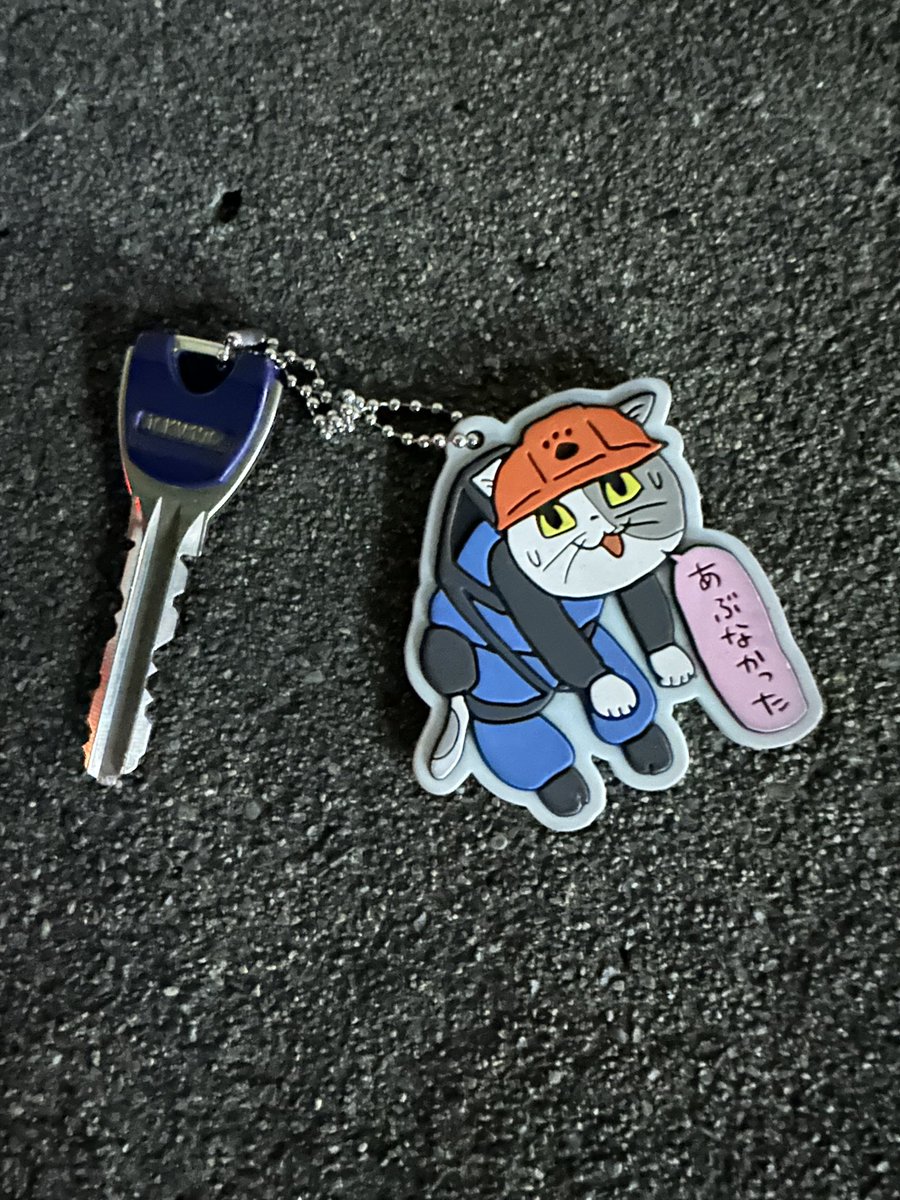 o0x0o720's tweet photo. くら寿司の前にある八代タクシーのところに鍵が落ちてました。
軒先に置いています。
探している人に届きますように。

 #八代  #地震  #熊本  #熊本震度７ https://t.co/BWDGcCskFA