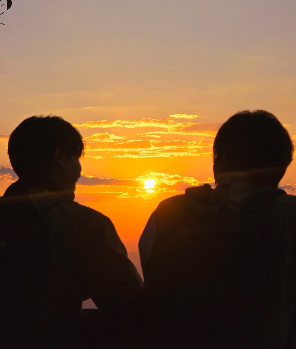 NJUJUMO_'s tweet photo. “เธออยากจะทำอะไร อยู่ตรงนั้นไม่มีใครห้ามสักคำ
เธอไปกับฉันนะ ฉันต้องการเธอมากกว่าลมหายใจ
เธอเป็นเหมือนเชื้อไฟ ให้เรือสำราญนี้ล่องไปจากโลกอันกว้างใหญ่
ไปในที่ที่เรา ไม่ต้องซ่อนใต้เงาของใคร”

#Junniorrs #Markjrtn #JuniorMark https://t.co/zhTc7r4wlZ