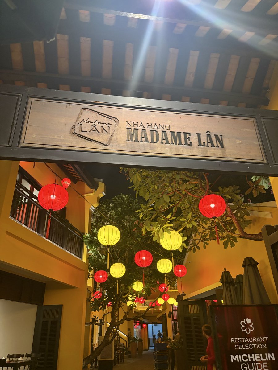 YuhinaE's tweet photo. 🇻🇳10日間の旅
これから帰路につきます✈️

旅の途中で息子が7歳に🎂
家族みんなでお祝い
彼の一生の宝物になってくれたら✨
すごく喜んでくれて、本当に良かった☺️

3年連続ミシュランのお店で
家族4人6千円ディナーも堪能🍽️

濃すぎる思い出
続き、また書きますね😊 https://t.co/g1iZimGTSG