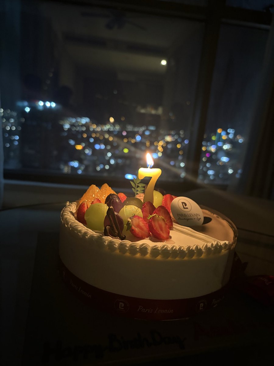 YuhinaE's tweet photo. 🇻🇳10日間の旅
これから帰路につきます✈️

旅の途中で息子が7歳に🎂
家族みんなでお祝い
彼の一生の宝物になってくれたら✨
すごく喜んでくれて、本当に良かった☺️

3年連続ミシュランのお店で
家族4人6千円ディナーも堪能🍽️

濃すぎる思い出
続き、また書きますね😊 https://t.co/g1iZimGTSG
