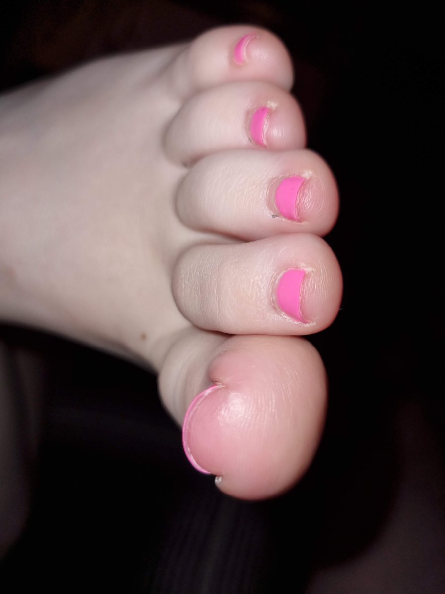 footguy1313's tweet photo. @whyarentume My wife's toes https://t.co/zoFGU4NV7w