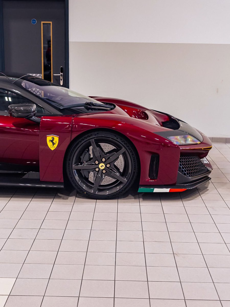 CarCultureCC's tweet photo. Rosso Libano Ferrari F80 🛡️ https://t.co/MFyb3WZAYa