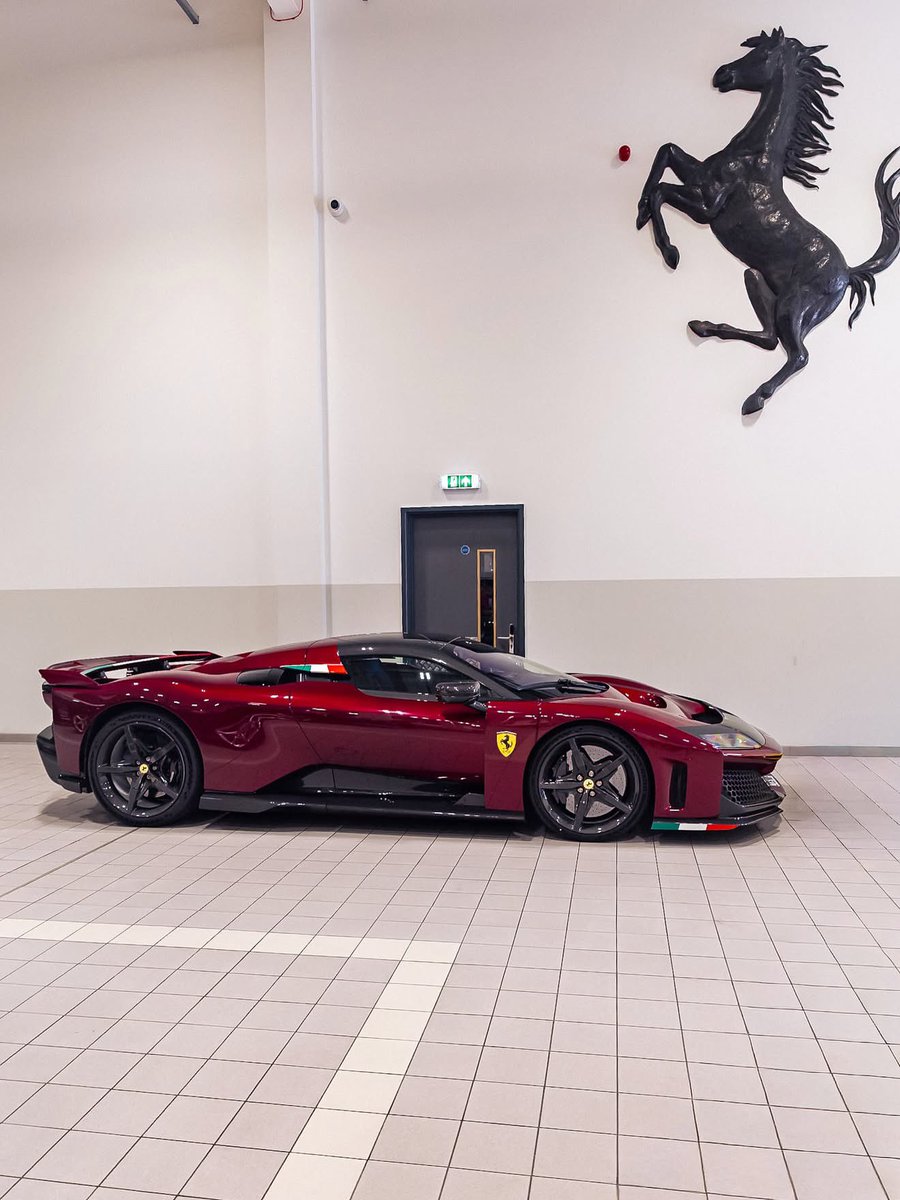 CarCultureCC's tweet photo. Rosso Libano Ferrari F80 🛡️ https://t.co/MFyb3WZAYa